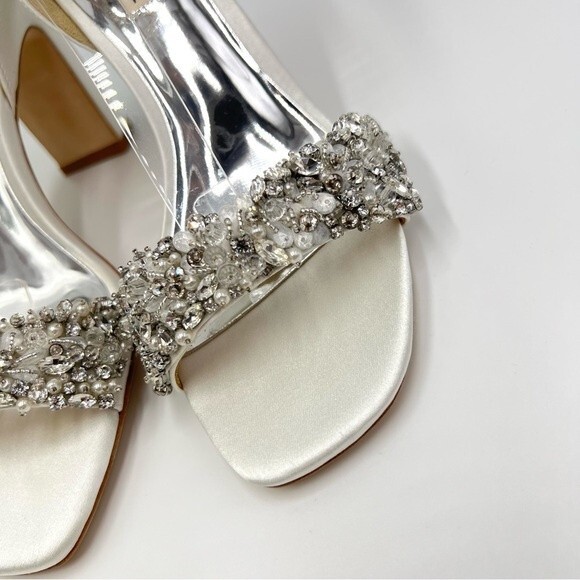 Badgley Mischka Size 6.5 White Satin Floral‎ Jeweled Dress Sandals Heels Shoes - Picture 6 of 14